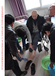 指尖传温情 足下颂敬老——求是义工开展十一月常规修脚敬老活动