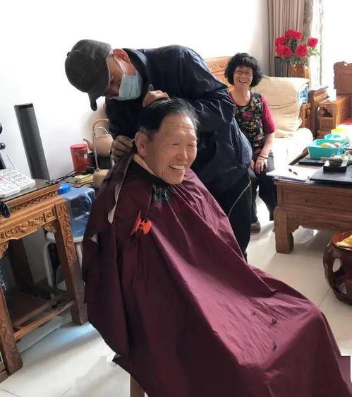 有难事儿您说话 暖心志愿服务进行中 修脚服务
