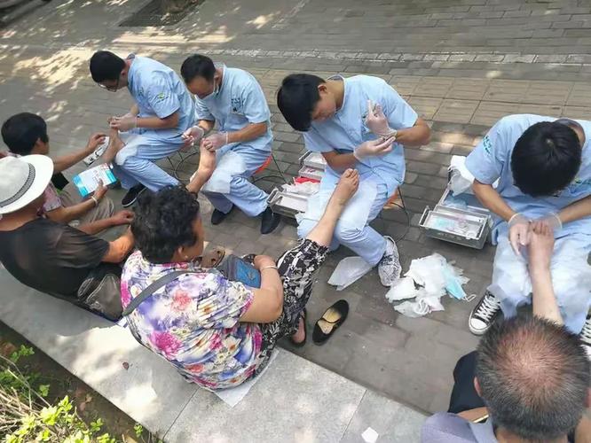 指尖传温情，足下送健康——东竹修脚志愿服务队“爱心义剪”公益活动暖心纪实
